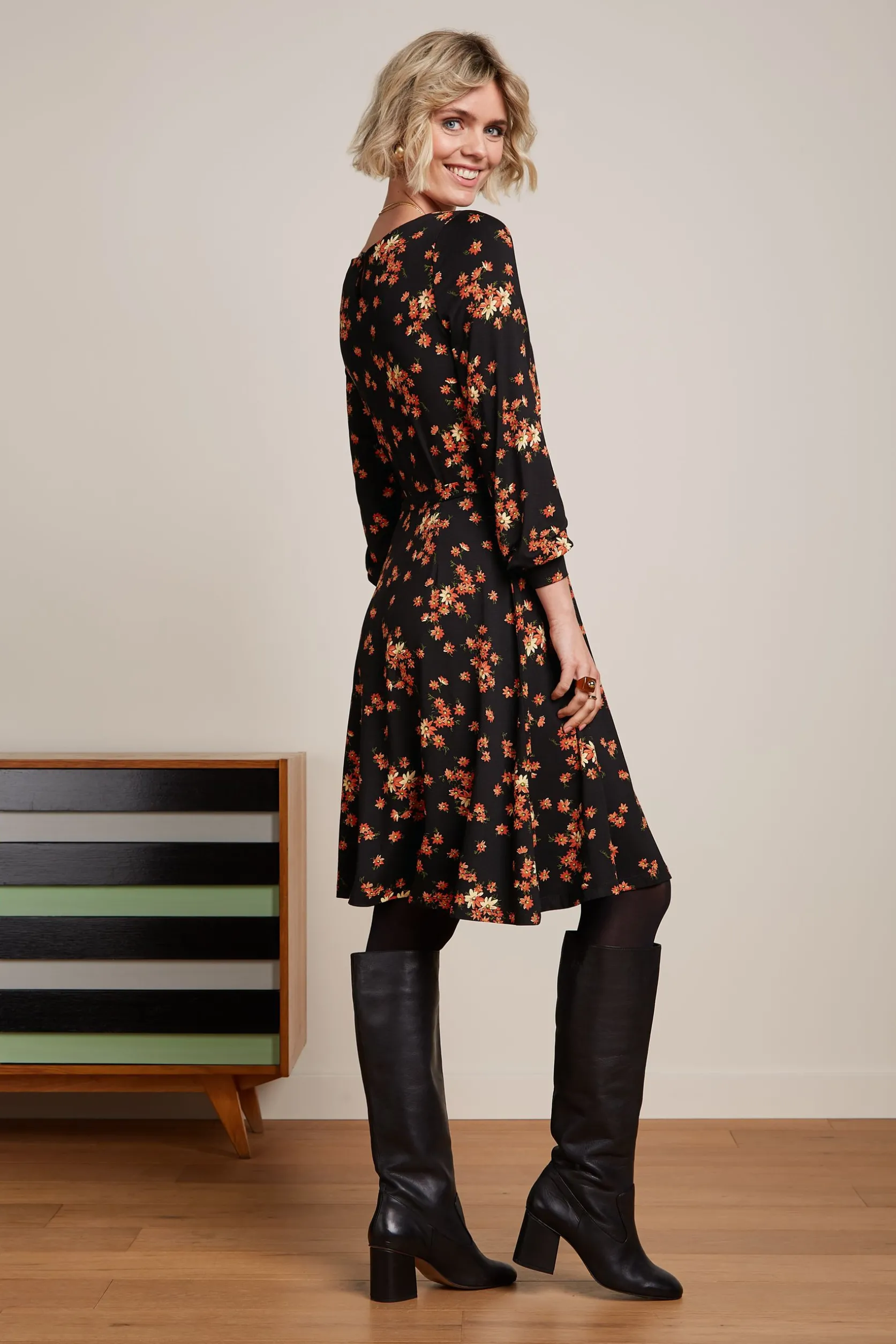 betty_bellsleeve_dress_rivera_2.webp Betty Bellsleeve Dress Rivera*King Louie Best